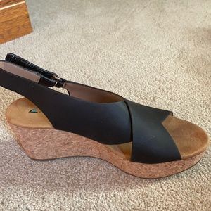 Cushionaire black wedges